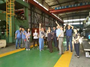 �����󄢷����������ˮ呉��M(j��n)�к������˽���