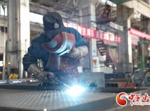 ���۽��ď�(qi��ng)�����I(y��)����ˮ呉����F(tu��n)��������ƽ���č�λ���߳���ƽ���Ċ^��·